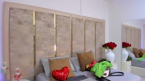 Snapshot of kattyarogers chatting on 12-22-25, 07:33 KattyaRogers online show from 12-22-25, 07:33