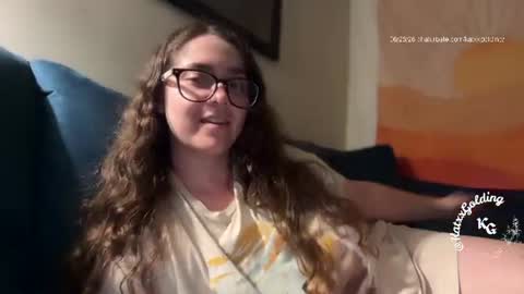 Snapshot of katxxgolding chatting on 06-23-26, 08:12 Princesse Kat online show from 06-23-26, 08:12