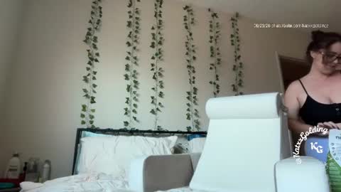 Snapshot of katxxgolding chatting on 06-24-26, 12:42 Princesse Kat online show from 06-24-26, 12:42