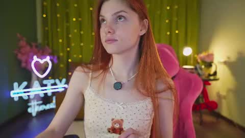 Snapshot of katy_ethereal chatting on 06-25-26, 04:23 Katy - online show from 06-25-26, 04:23