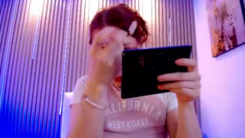Snapshot of katy_van chatting on 06-12-26, 09:35 Katy Van online show from 06-12-26, 09:35