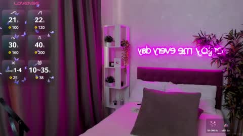 Snapshot of katyaneilson chatting on 02-19-25, 10:01 Kate online show from 02-19-25, 10:01