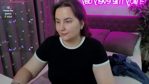 Snapshot of katyaneilson chatting on 09-17-25, 03:08 Kate online show from 09-17-25, 03:08