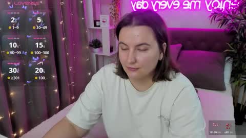 Snapshot of katyaneilson chatting on 09-19-25, 03:19 Kate online show from 09-19-25, 03:19