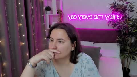 Snapshot of katyaneilson chatting on 09-24-25, 02:59 Kate online show from 09-24-25, 02:59