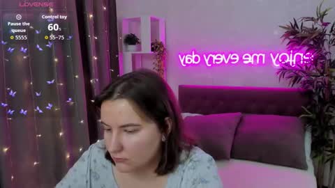 Snapshot of katyaneilson chatting on 09-28-25, 03:23 Kate online show from 09-28-25, 03:23