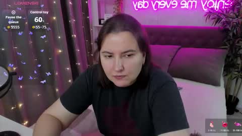 Snapshot of katyaneilson chatting on 10-01-25, 03:34 Kate online show from 10-01-25, 03:34