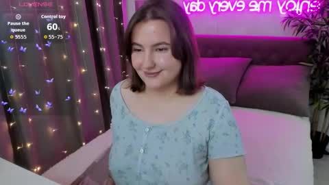 Snapshot of katyaneilson chatting on 10-04-25, 04:21 Kate online show from 10-04-25, 04:21