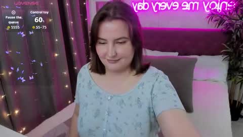 Snapshot of katyaneilson chatting on 10-15-25, 05:40 Kate online show from 10-15-25, 05:40