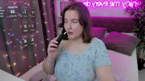 Snapshot of katyaneilson chatting on 10-16-25, 05:08 Kate online show from 10-16-25, 05:08