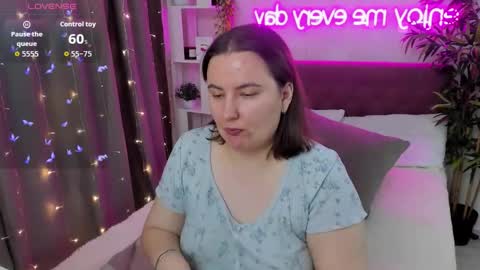 Snapshot of katyaneilson chatting on 10-17-25, 05:10 Kate online show from 10-17-25, 05:10