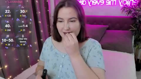 Snapshot of katyaneilson chatting on 10-18-25, 05:21 Kate online show from 10-18-25, 05:21