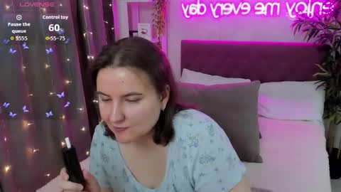 Snapshot of katyaneilson chatting on 10-19-25, 04:02 Kate online show from 10-19-25, 04:02