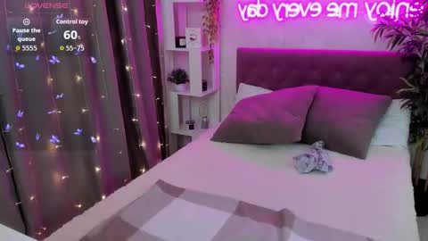 Snapshot of katyaneilson chatting on 10-29-25, 05:53 Kate online show from 10-29-25, 05:53