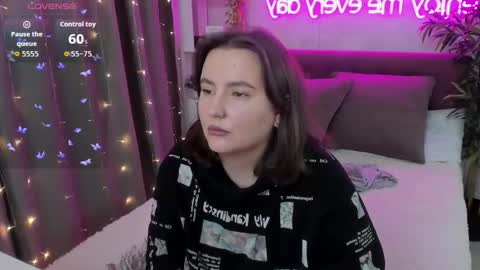 Snapshot of katyaneilson chatting on 11-07-25, 04:34 Kate online show from 11-07-25, 04:34