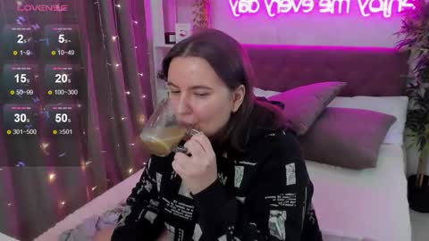 Snapshot of katyaneilson chatting on 11-15-25, 04:43 Kate online show from 11-15-25, 04:43