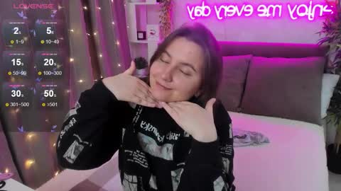 Snapshot of katyaneilson chatting on 11-23-25, 05:51 Kate online show from 11-23-25, 05:51