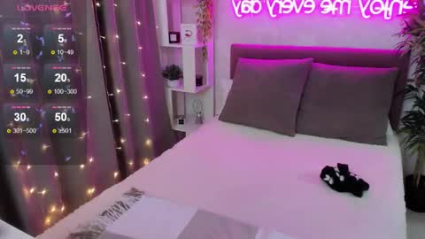 Snapshot of katyaneilson chatting on 11-28-25, 03:53 Kate online show from 11-28-25, 03:53