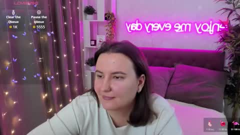 Snapshot of katyaneilson chatting on 12-18-25, 04:51 Kate online show from 12-18-25, 04:51