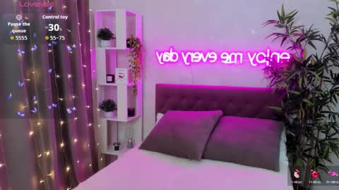 Snapshot of katyaneilson chatting on 01-11-26, 05:12 Kate online show from 01-11-26, 05:12