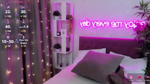 Snapshot of katyaneilson chatting on 02-15-26, 05:26 Kate online show from 02-15-26, 05:26