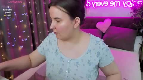 Snapshot of katyaneilson chatting on 03-12-26, 06:52 Kate online show from 03-12-26, 06:52