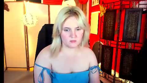 Snapshot of katybriggs chatting on 06-15-26, 09:33 Katy online show from 06-15-26, 09:33