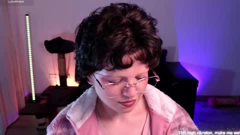 Snapshot of katyxxx_043 chatting on 10-14-25, 01:06 katyxxx_043 online show from 10-14-25, 01:06