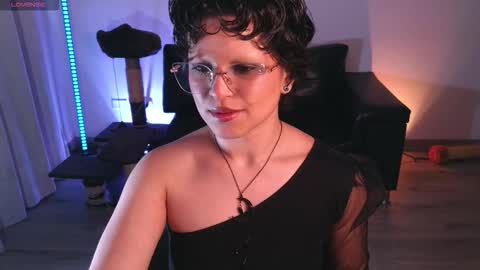 Snapshot of katyxxx_043 chatting on 10-15-25, 12:44 katyxxx_043 online show from 10-15-25, 12:44
