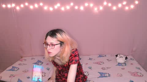 Snapshot of kawaii_tiffy chatting on 04-10-26, 04:01 Tiffany online show from 04-10-26, 04:01