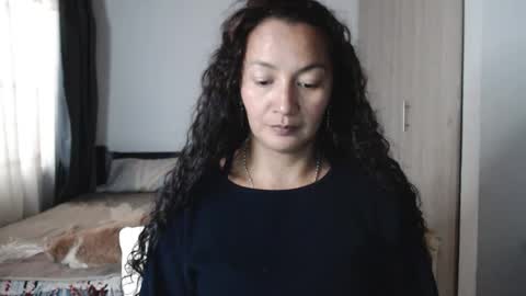 Snapshot of kawit1 chatting on 11-14-25, 06:17 Khawit online show from 11-14-25, 06:17