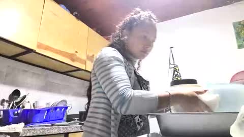 Snapshot of kawit1 chatting on 12-16-25, 09:09 Khawit online show from 12-16-25, 09:09