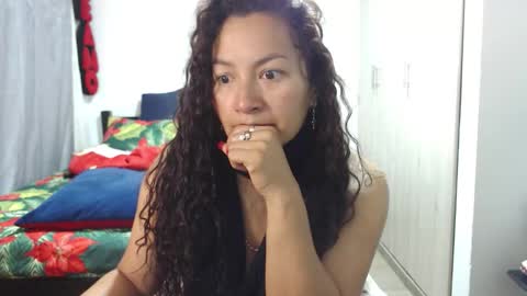 Snapshot of kawit1 chatting on 12-19-25, 10:11 Khawit online show from 12-19-25, 10:11