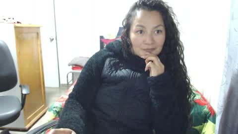 Snapshot of kawit1 chatting on 04-05-26, 10:29 Khawit online show from 04-05-26, 10:29