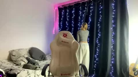 Amia online show from 03-11-26, 05:52