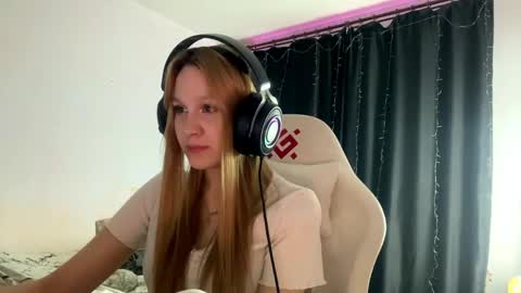 Amia online show from 04-18-26, 07:07