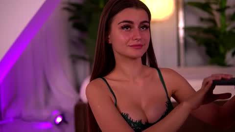 kaylabray online show from 10-31-25, 04:24