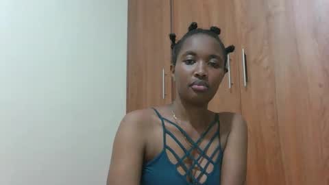 Snapshot of kaylar005 chatting on 05-14-26, 05:20 kaylar online show from 05-14-26, 05:20