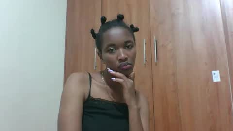 Snapshot of kaylar005 chatting on 05-15-26, 05:42 kaylar online show from 05-15-26, 05:42