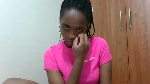 Snapshot of kaylar005 chatting on 06-16-26, 06:27 kaylar online show from 06-16-26, 06:27