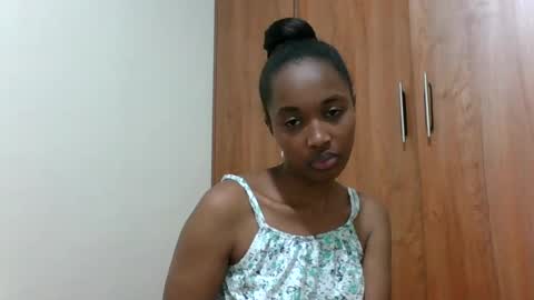 Snapshot of kaylar005 chatting on 06-25-26, 11:04 kaylar online show from 06-25-26, 11:04