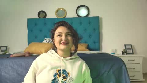 Snapshot of kaylavanber_ chatting on 02-13-25, 05:37 KAYLA  Damian online show from 02-13-25, 05:37