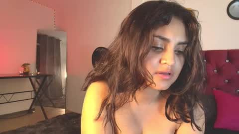 Snapshot of kaylavanber_ chatting on 02-18-25, 09:43 KAYLA  Damian online show from 02-18-25, 09:43