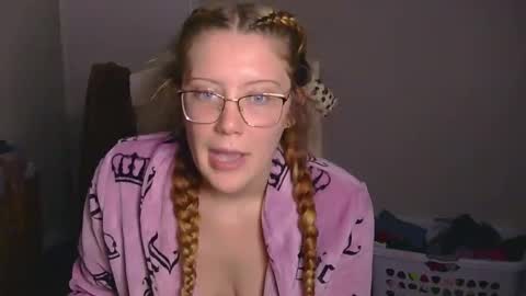 Snapshot of kayleekakesnslim chatting on 03-27-26, 10:20 kaylee kakes online show from 03-27-26, 10:20