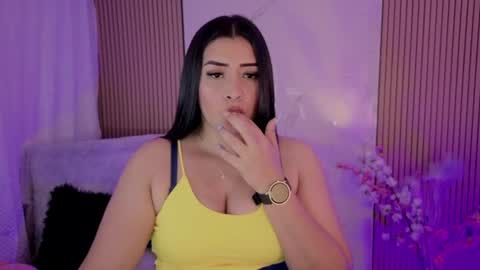 Snapshot of kayleemorales chatting on 06-17-26, 05:36 Kaylee online show from 06-17-26, 05:36