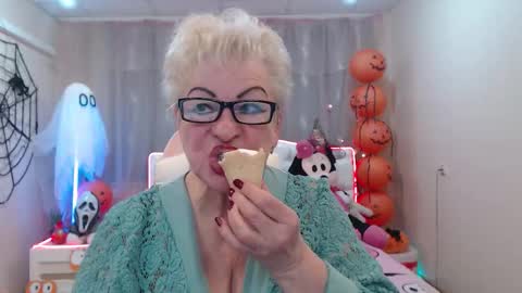 kaylesmoll online show from 10-17-25, 06:43