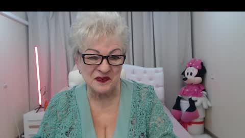 kaylesmoll online show from 04-21-26, 07:06