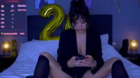 Snapshot of kcassiek chatting on 09-12-25, 05:57 I m Cassie and would be my pleasure to have you in my room online show from 09-12-25, 05:57