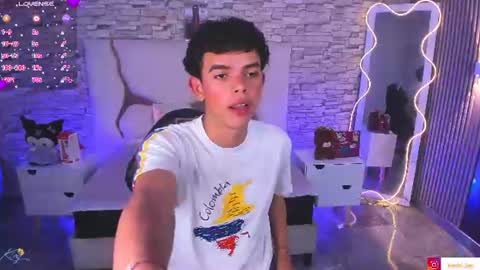 Snapshot of keahi_tay chatting on 06-12-26, 07:13 keahi online show from 06-12-26, 07:13