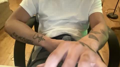 Snapshot of keesey23 chatting on 12-23-25, 04:10 Keesey23 online show from 12-23-25, 04:10